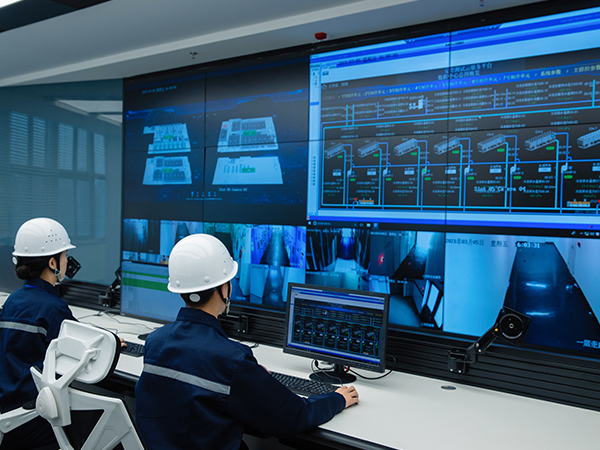 <i style='color:red'>集成式高效制冷站</i>